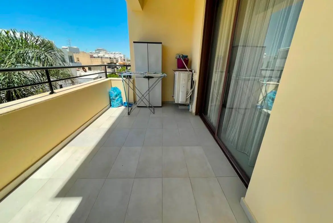 Luxury 4 bedroom duplex penthouse (7) Luxury 4 bedroom duplex penthouse with roof garden in Larnaca central area.