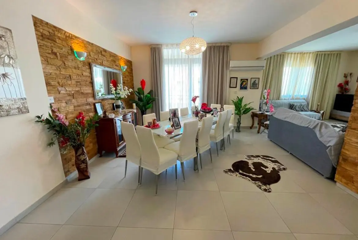 Luxury 4 bedroom duplex penthouse (8) Luxury 4 bedroom duplex penthouse with roof garden in Larnaca central area.