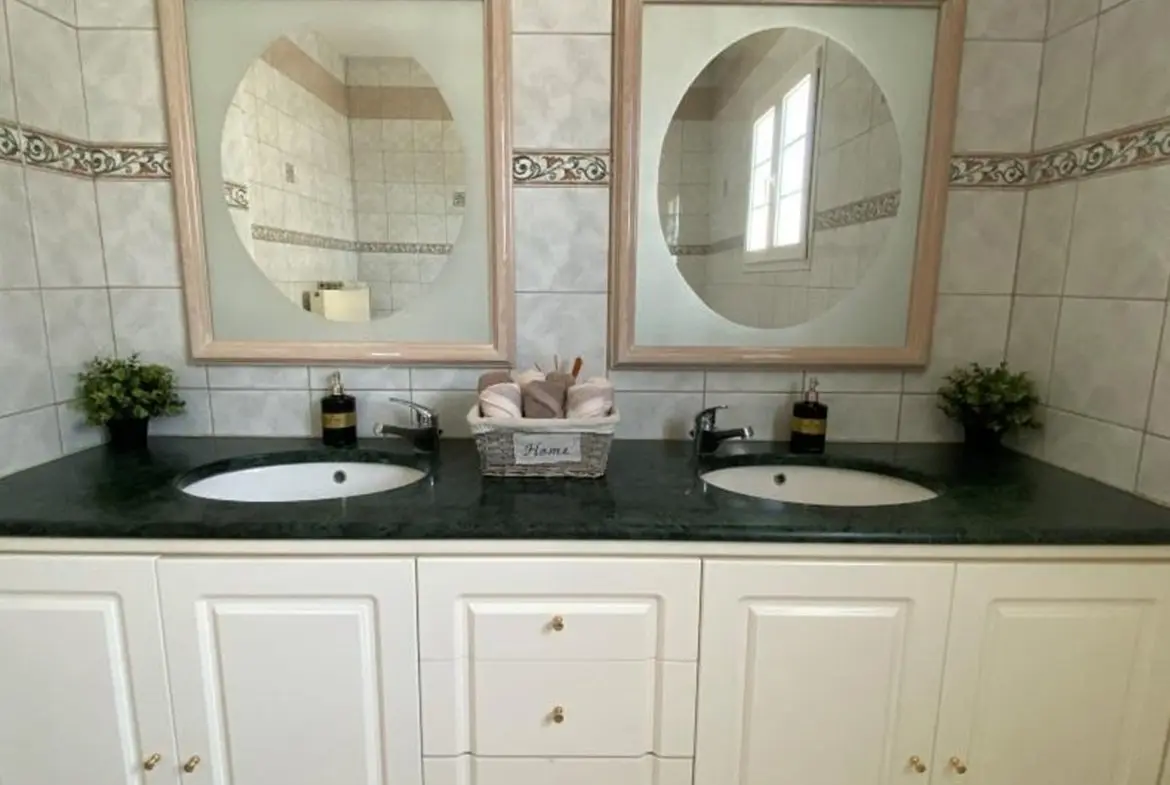 Luxury Four Bed House for sale in Larnaca (10)