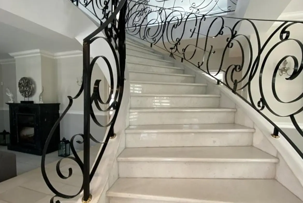 Luxury Four Bed House for sale in Larnaca (2) Luxury Four Bed House for sale in Larnaca