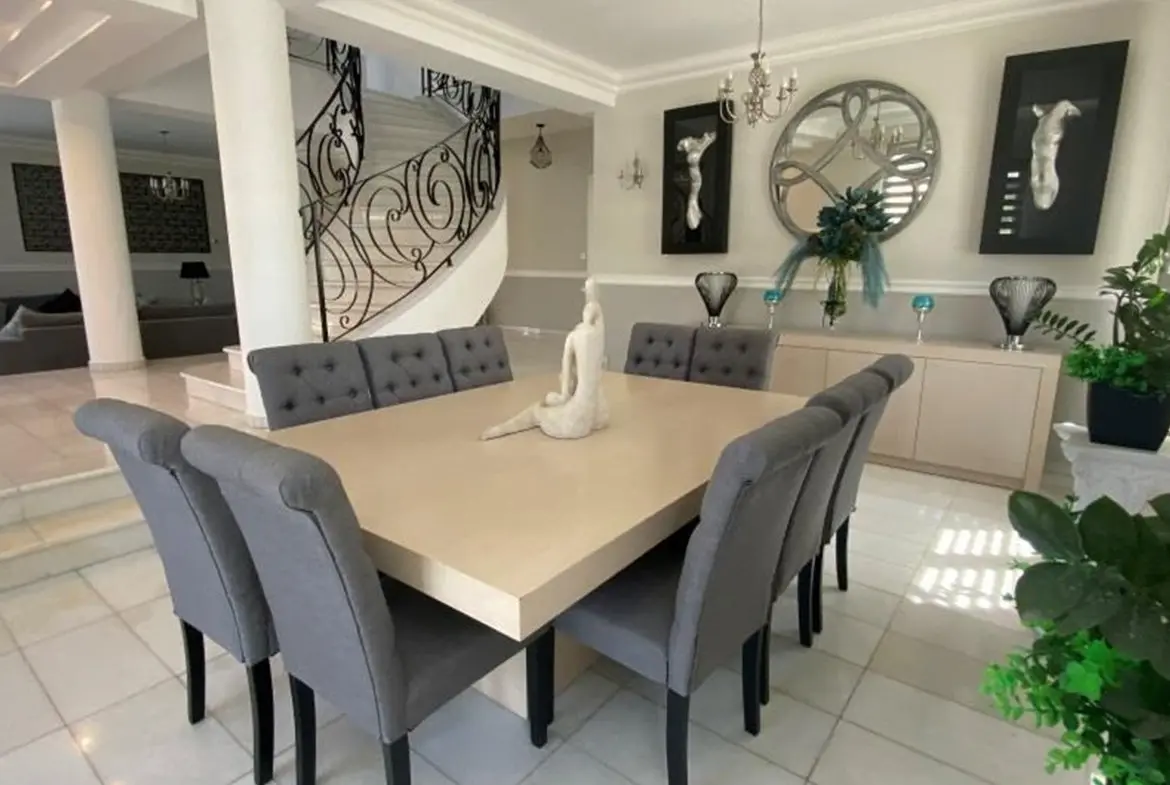 Luxury Four Bed House for sale in Larnaca (37) Luxury Four Bed House for sale in Larnaca