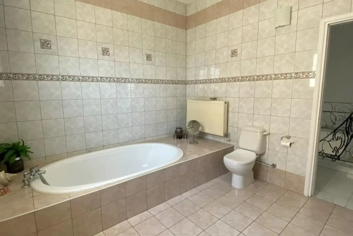 Luxury Four Bed House for sale in Larnaca (8)