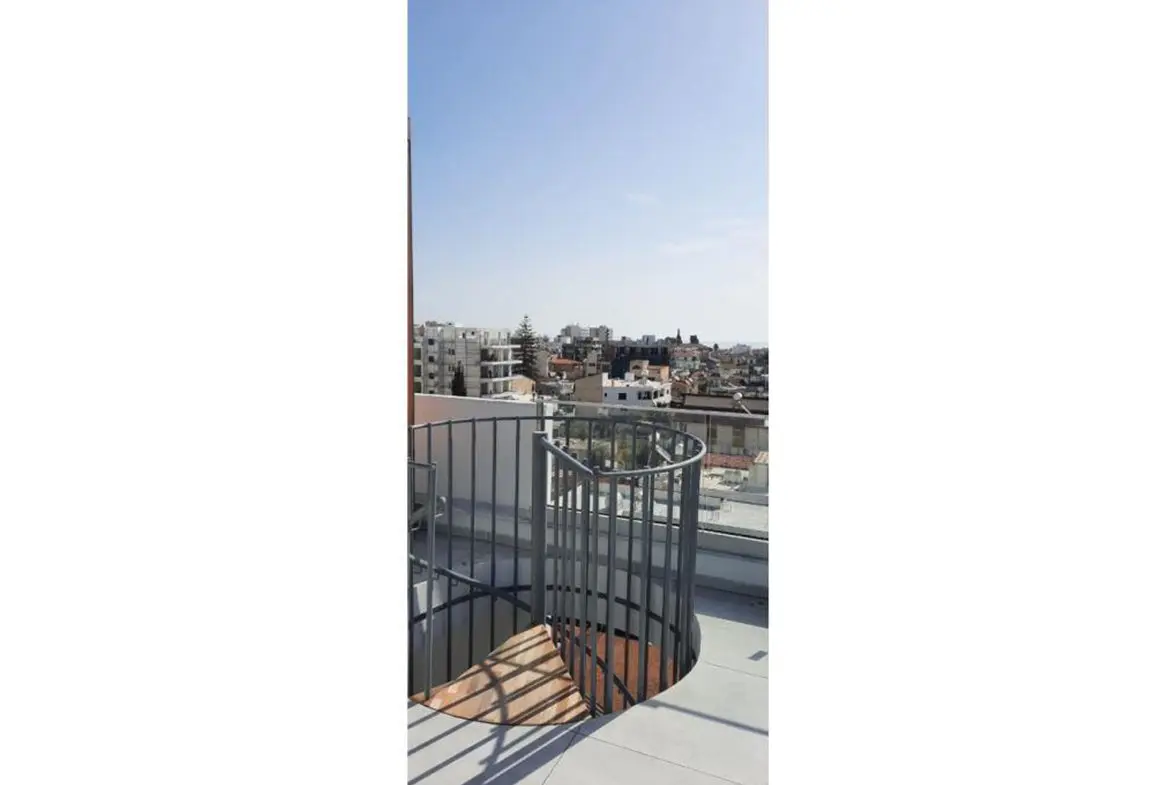 New luxury penthouse 2 bed 2 bath for sale in St (7)