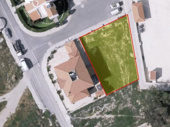 Residential building plot for sale in Kiti.