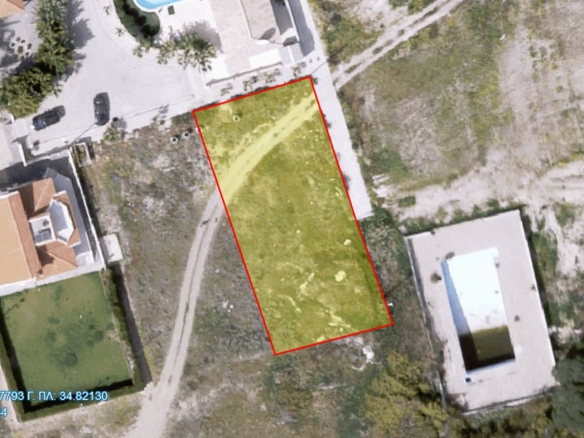 Residential building plot in Pervolia