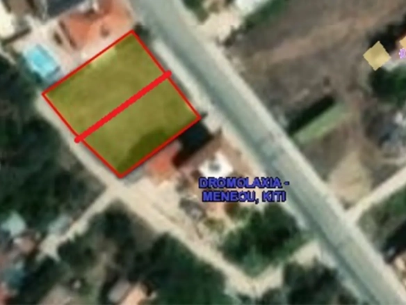 Residential half building plot for sale in Kiti