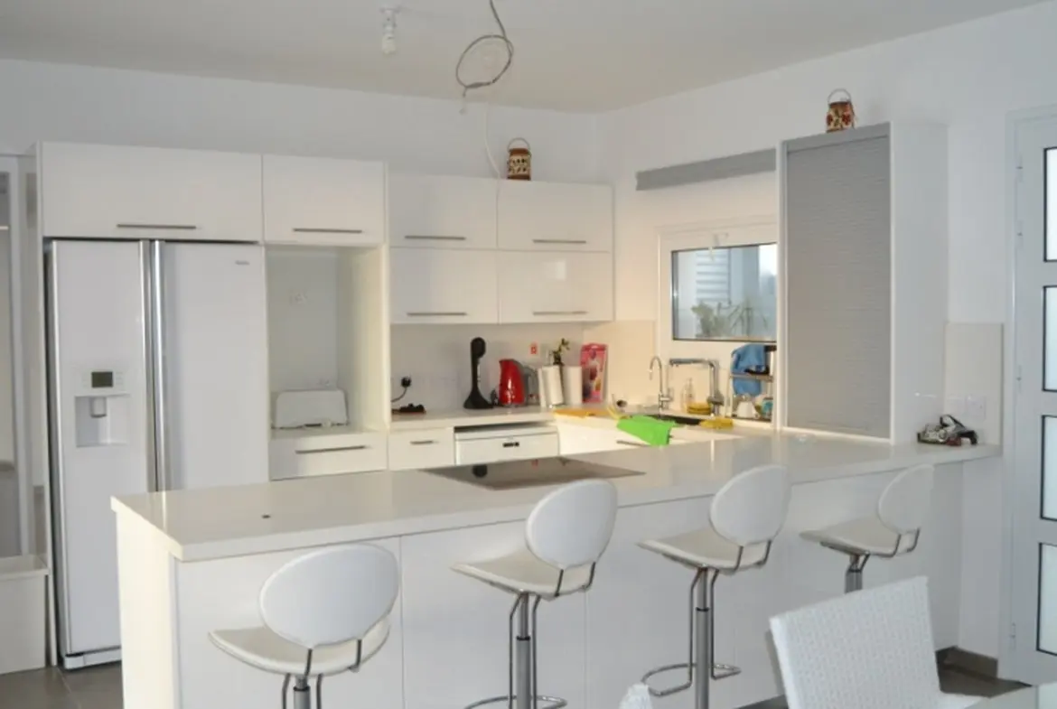 Sea front house for sale in Pervolia Larnaca (12)