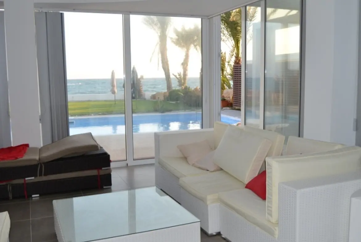 Sea front house for sale in Pervolia Larnaca (13) Sea front house for sale in Pervolia Larnaca