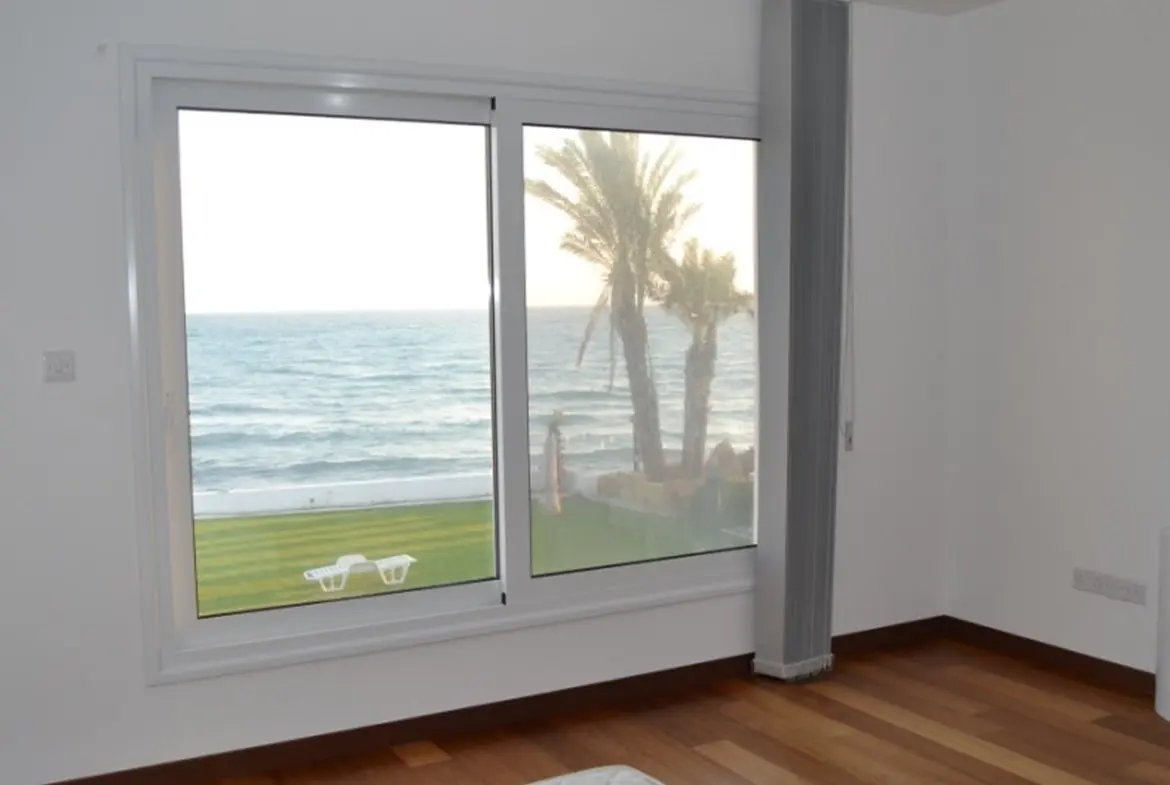 Sea front house for sale in Pervolia Larnaca (15) Sea front house for sale in Pervolia Larnaca