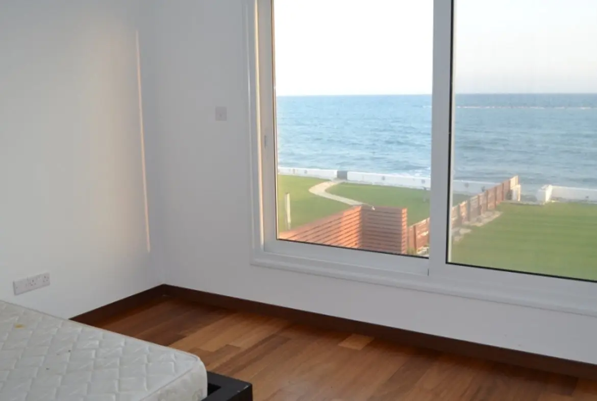 Sea front house for sale in Pervolia Larnaca (5)