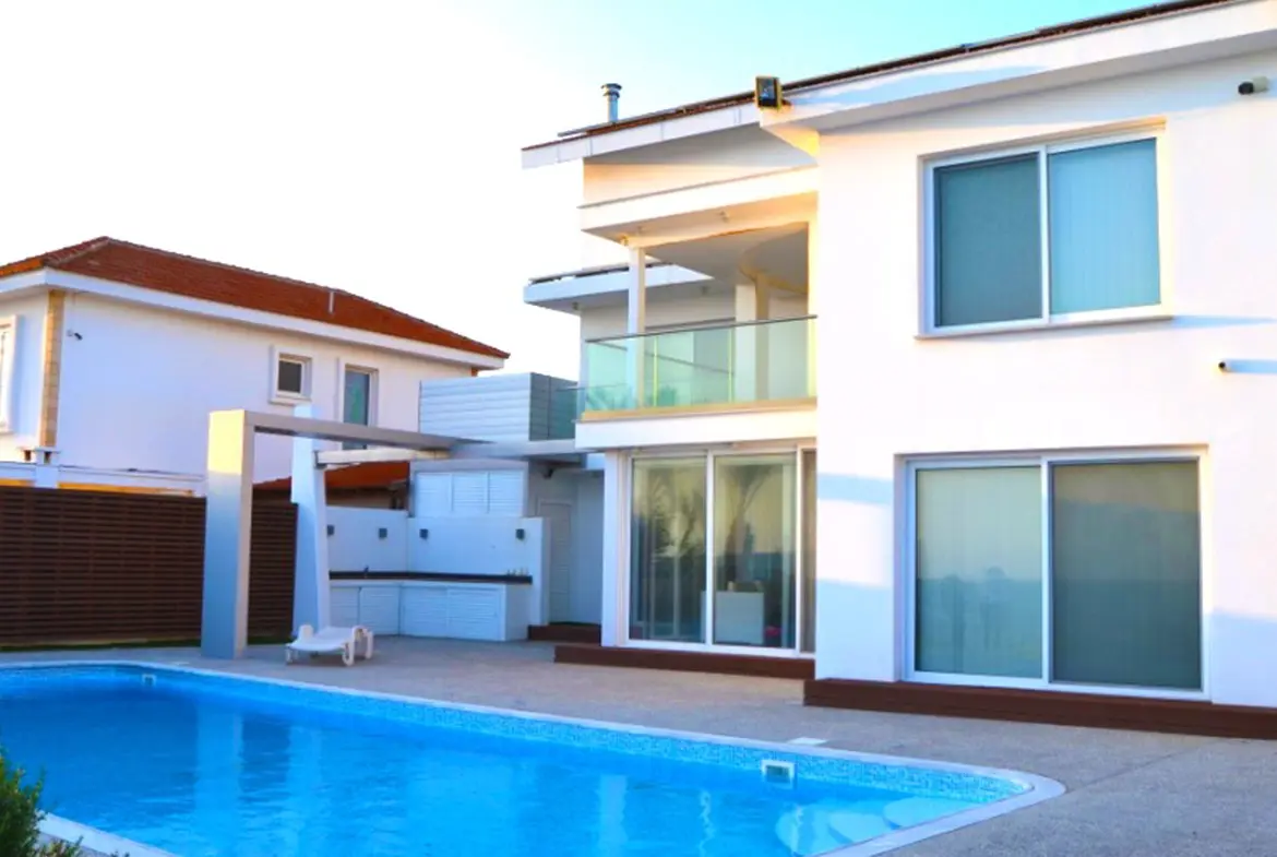 Sea front house for sale in Pervolia Larnaca (7) Sea front house for sale in Pervolia Larnaca