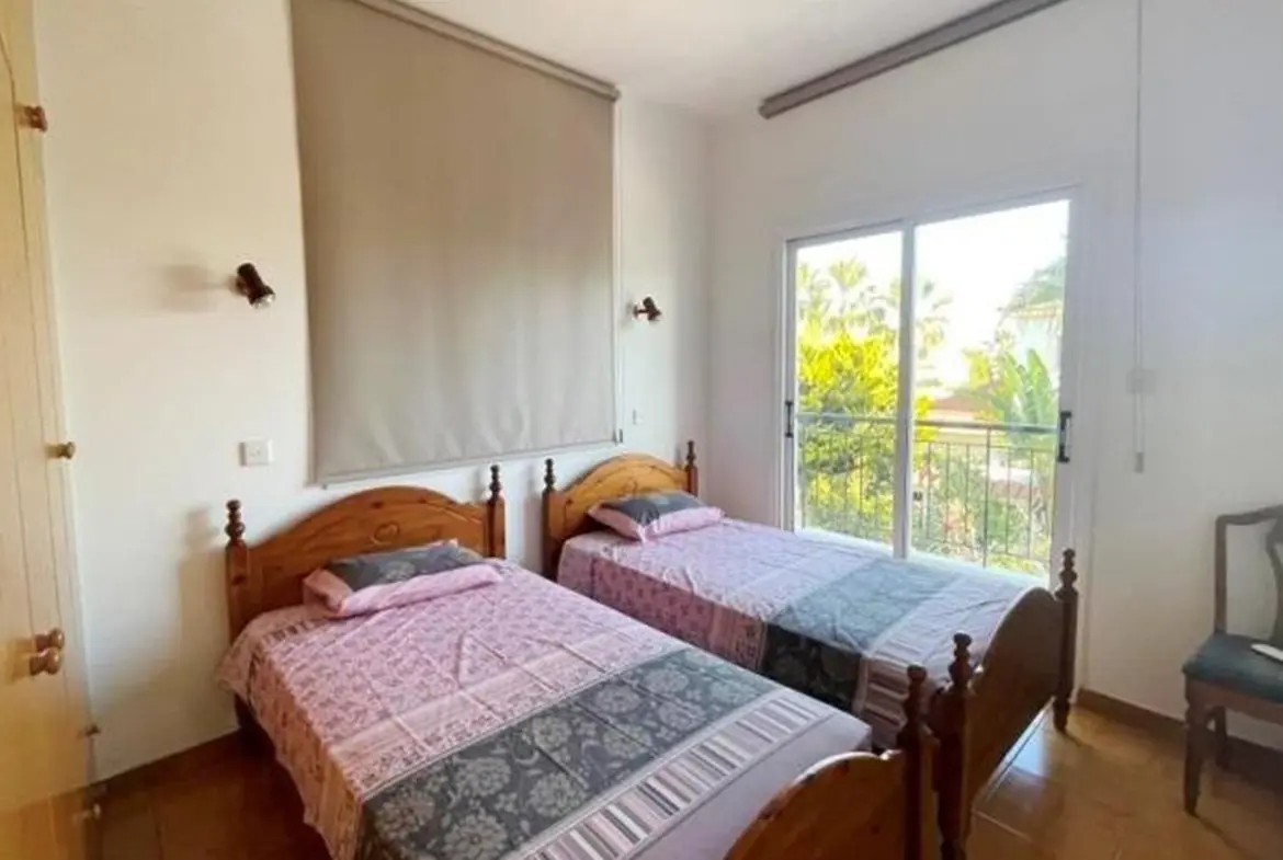 Three bed beach villa for rent in Pervolia (12)