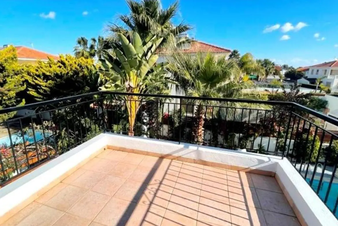 Three bed beach villa for rent in Pervolia (13)