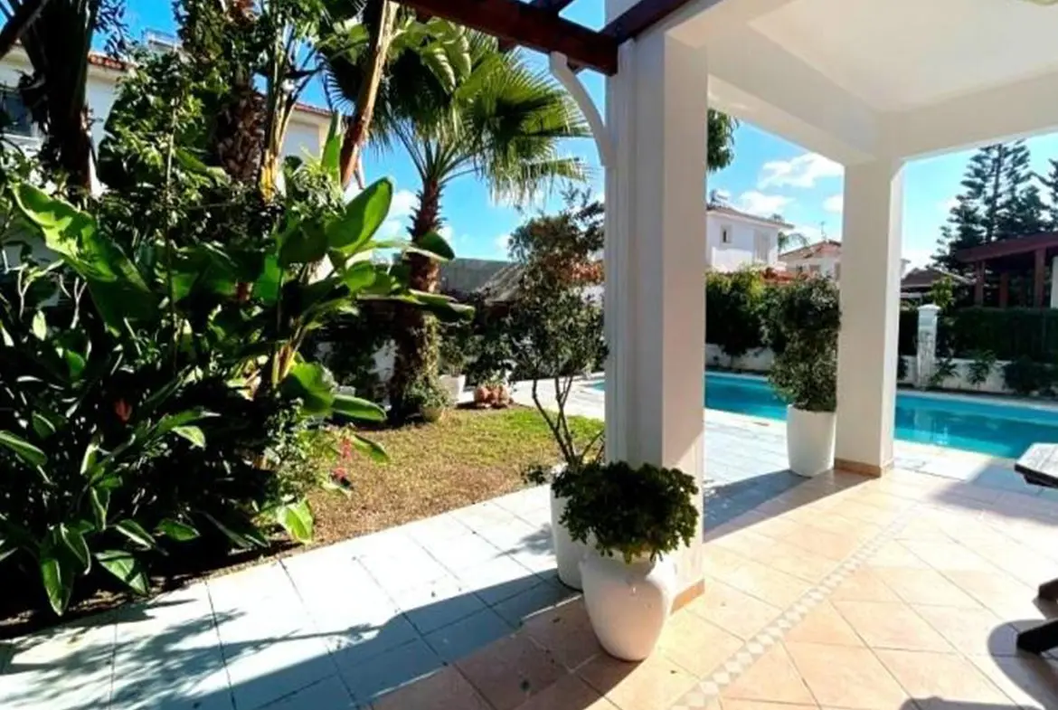 Three bed beach villa for rent in Pervolia (15) Three bed beach villa for rent in Pervolia