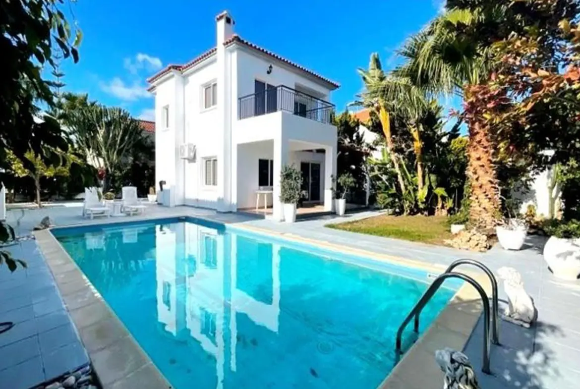 Three bed beach villa for rent in Pervolia (16) Three bed beach villa for rent in Pervolia