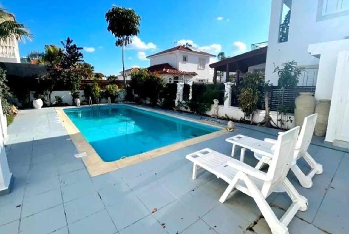 Three bed beach villa for rent in Pervolia (17) Three bed beach villa for rent in Pervolia