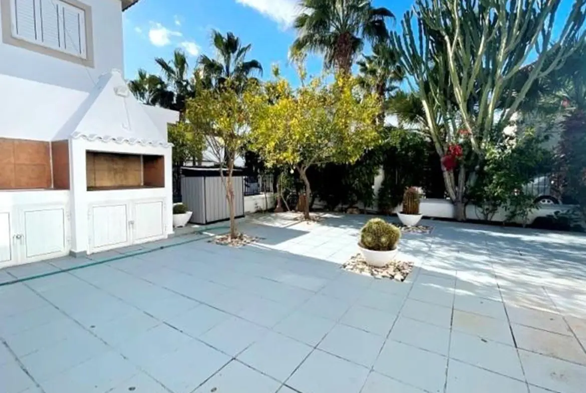 Three bed beach villa for rent in Pervolia (2) Three bed beach villa for rent in Pervolia