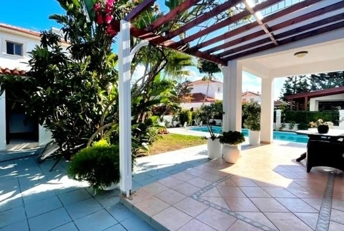 Three bed beach villa for rent in Pervolia (3) Three bed beach villa for rent in Pervolia