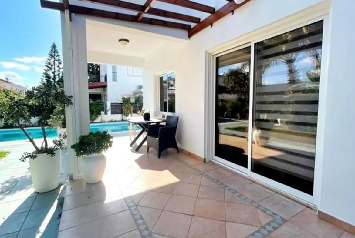 Three bed beach villa for rent in Pervolia (4) Three bed beach villa for rent in Pervolia