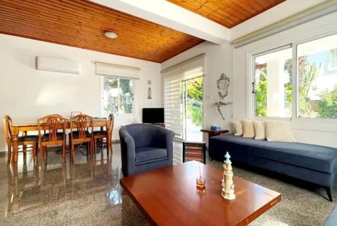 Three bed beach villa for rent in Pervolia (8)