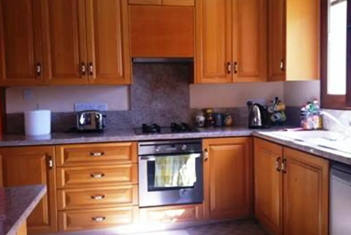 Three bed detached bungalow for sale in Maroni (1) Three bed detached bungalow for sale in Maroni