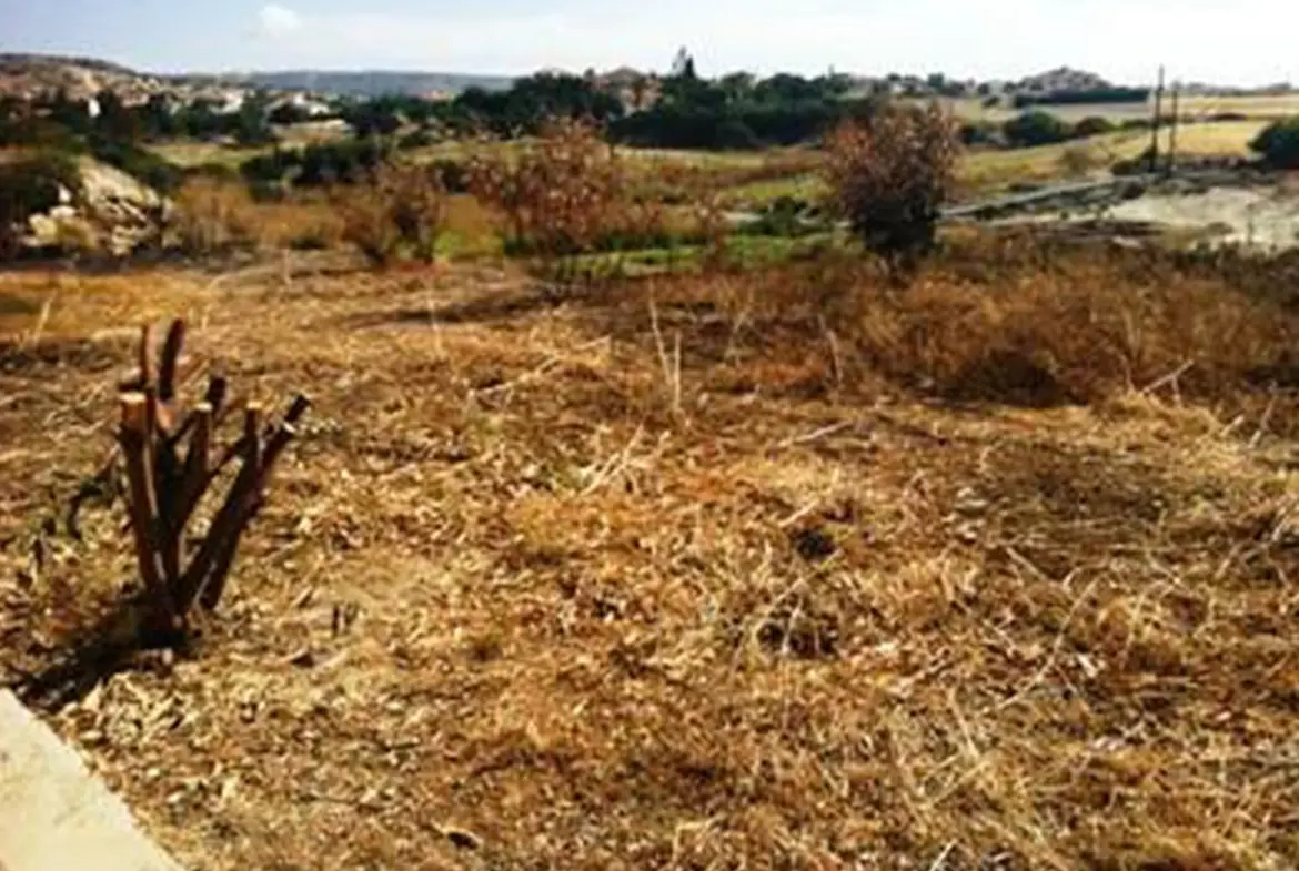 Three bed detached bungalow for sale in Maroni (10) Three bed detached bungalow for sale in Maroni