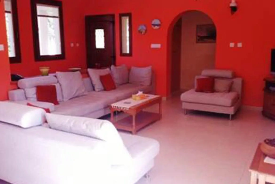 Three bed detached bungalow for sale in Maroni (12) Three bed detached bungalow for sale in Maroni