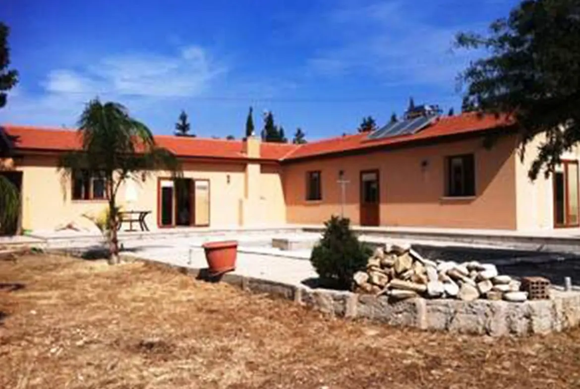 Three bed detached bungalow for sale in Maroni (4) Three bed detached bungalow for sale in Maroni
