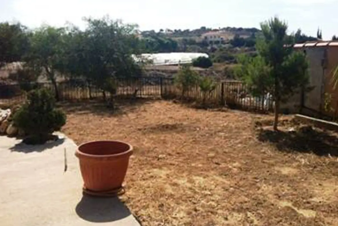 Three bed detached bungalow for sale in Maroni (6) Three bed detached bungalow for sale in Maroni