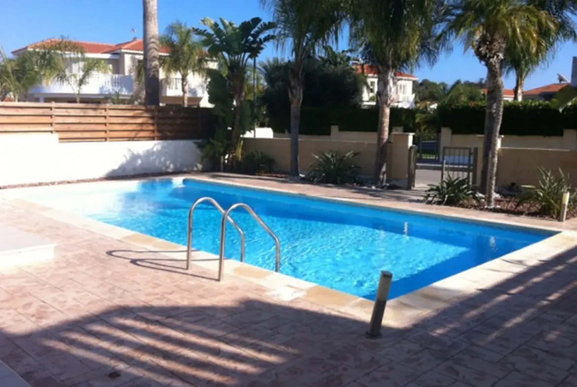 Three bed villa with pool in Pervolia Larnaca (6) Three bed villa with pool in Pervolia Larnaca