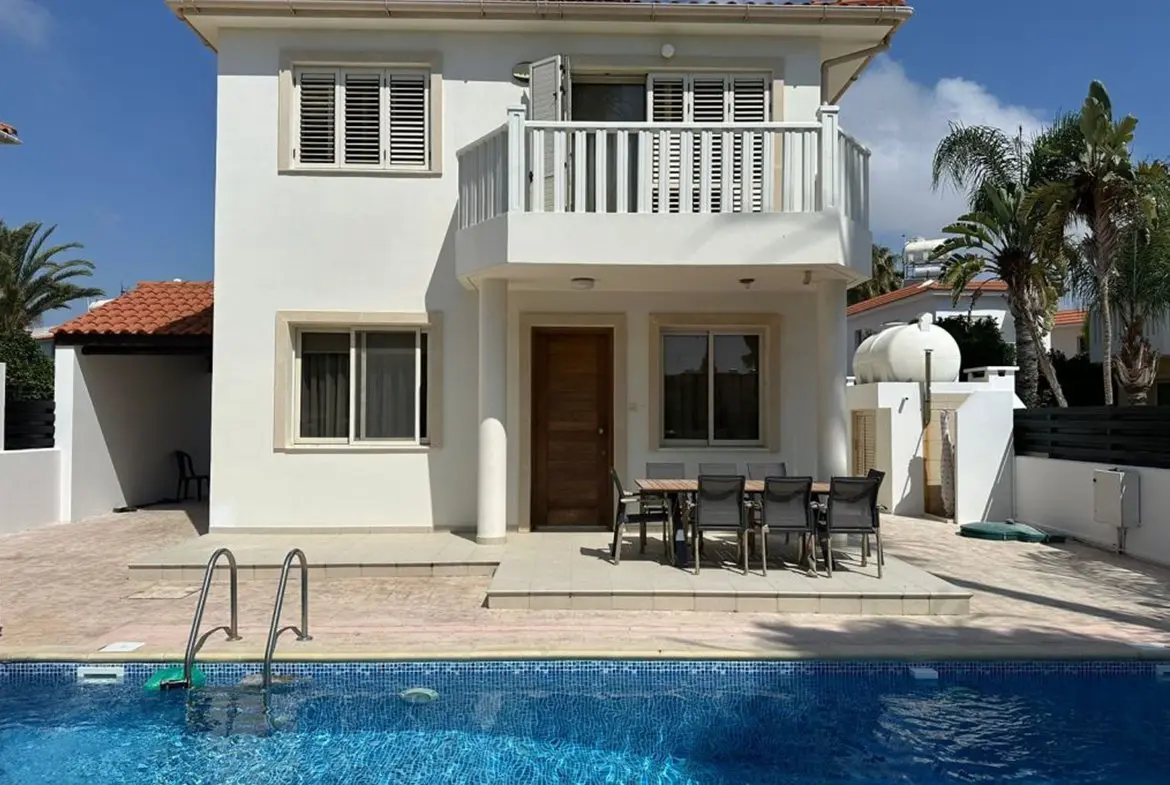 Three bed villa with pool in Pervolia Larnaca (8) Three bed villa with pool in Pervolia Larnaca