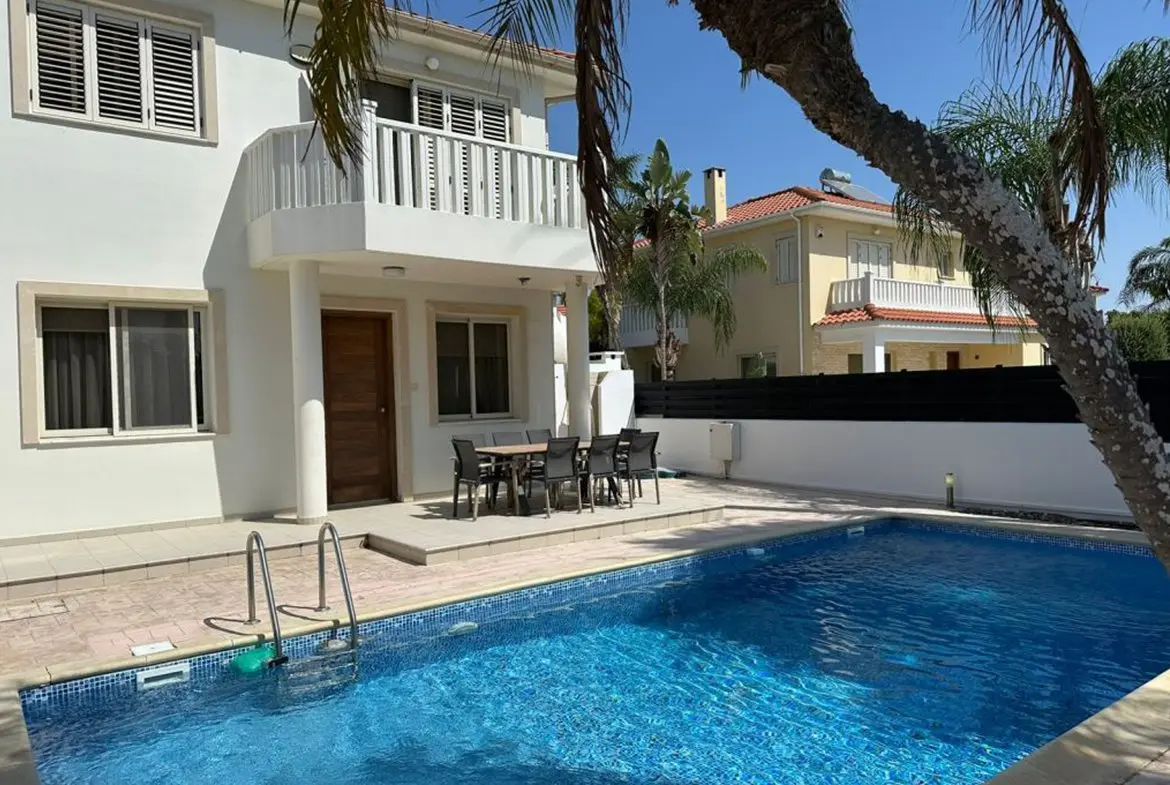 Three bed villa with pool in Pervolia Larnaca (9) Three bed villa with pool in Pervolia Larnaca