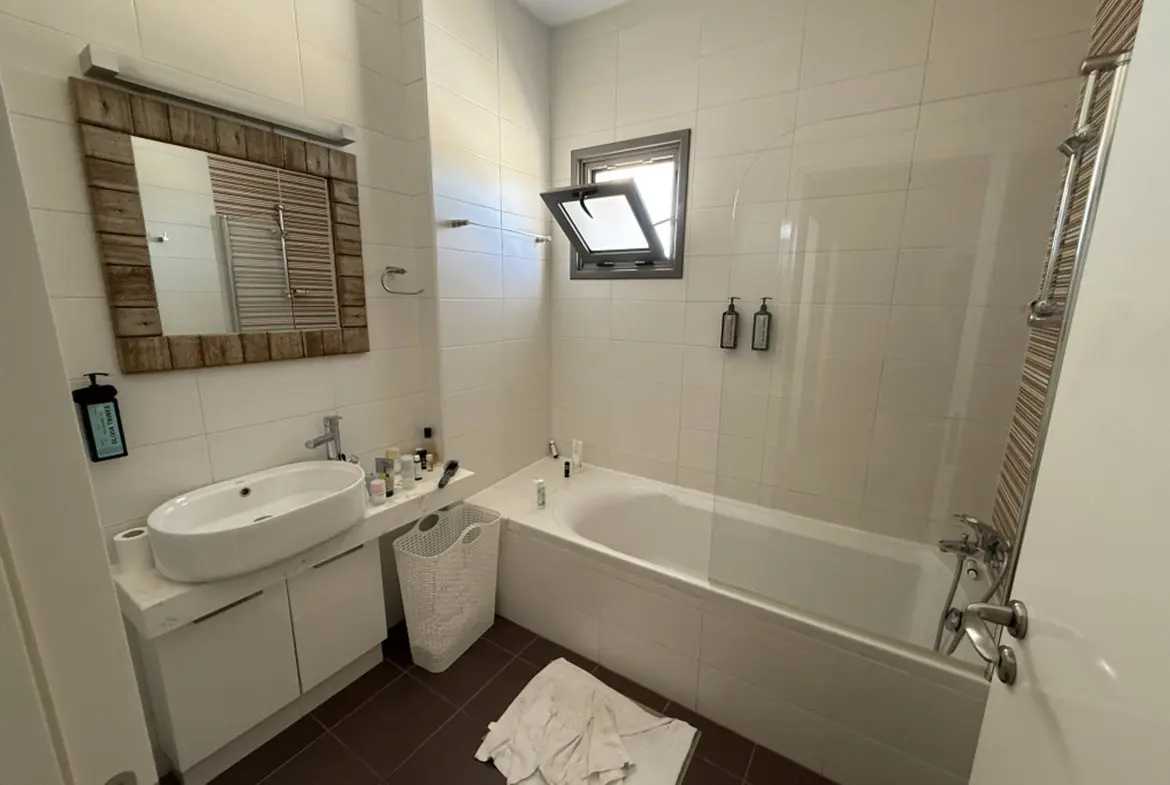 Three bedroom apartment in Mazotos (11)