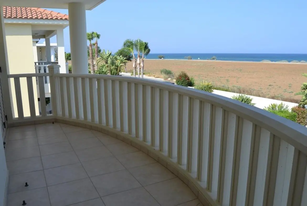 Three bedroom detached house for sale in Pervolia with private pool close to the beach (1)