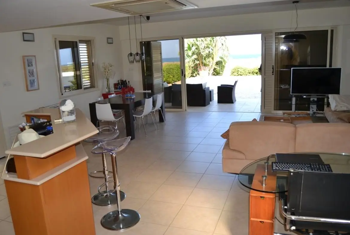Three bedroom detached house for sale in Pervolia with private pool close to the beach (10) Three bedroom detached house for sale in Pervolia with private pool close to the beach