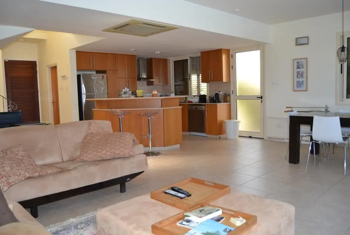 Three bedroom detached house for sale in Pervolia with private pool close to the beach (11) Three bedroom detached house for sale in Pervolia with private pool close to the beach