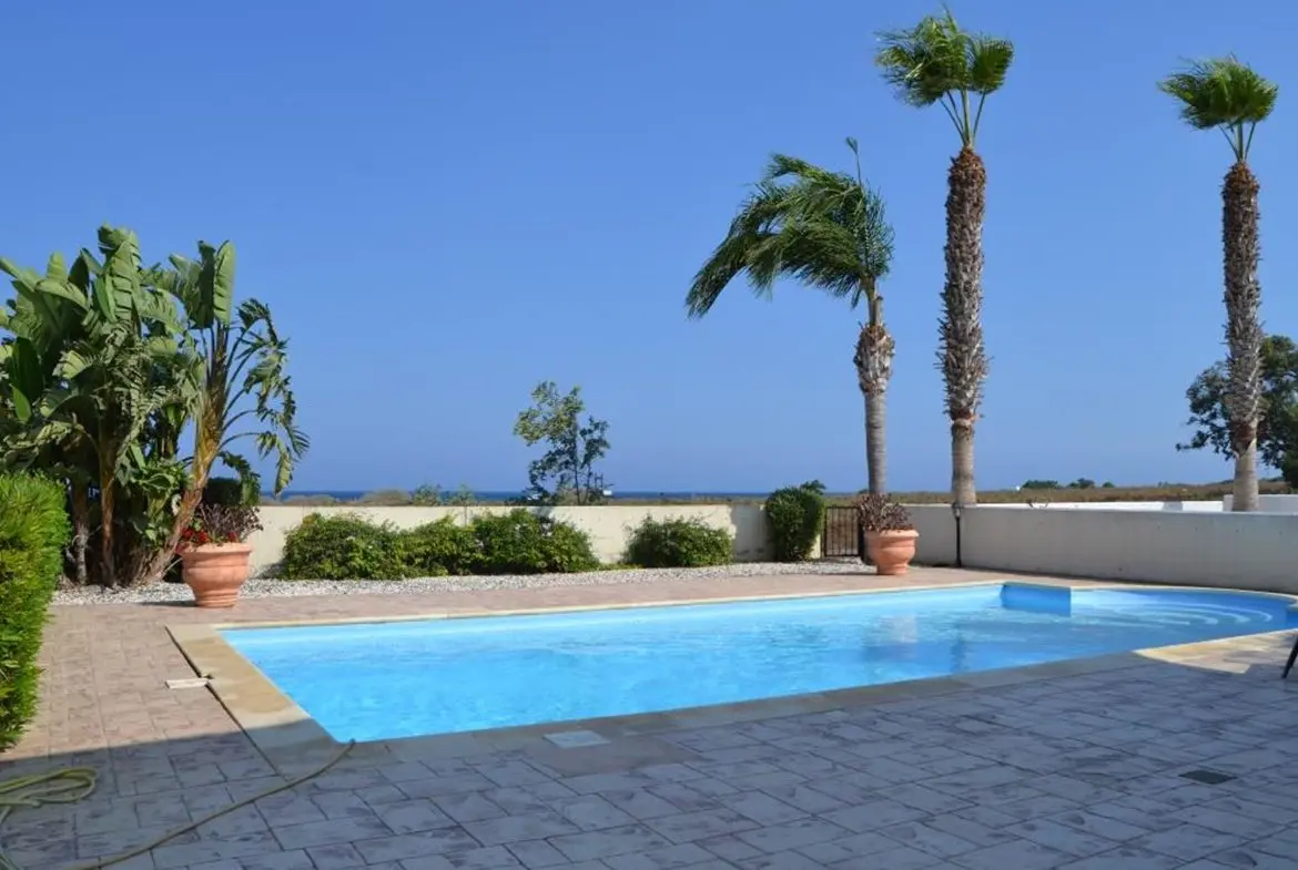 Three bedroom detached house for sale in Pervolia with private pool close to the beach (17) Three bedroom detached house for sale in Pervolia with private pool close to the beach