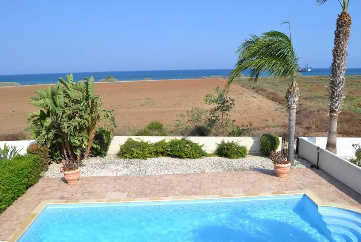 Three bedroom detached house for sale in Pervolia with private pool close to the beach (19) Three bedroom detached house for sale in Pervolia with private pool close to the beach