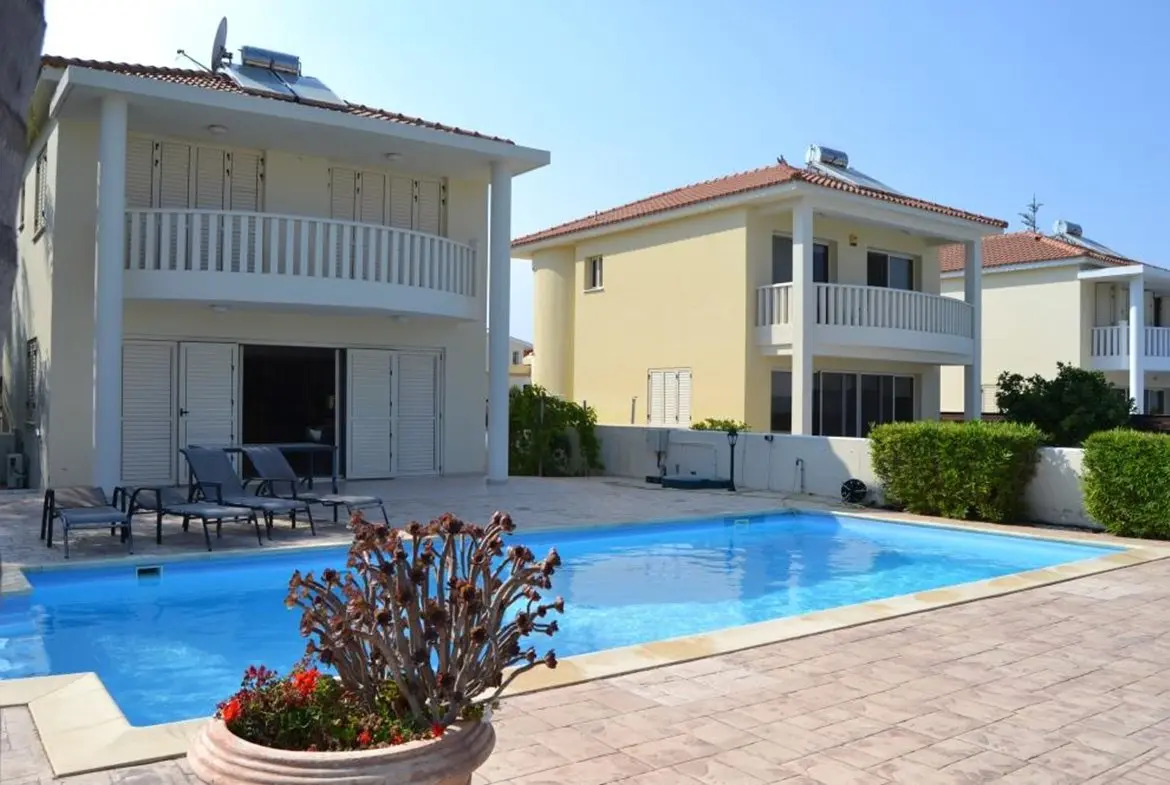 Three bedroom detached house for sale in Pervolia with private pool close to the beach (2) Three bedroom detached house for sale in Pervolia with private pool close to the beach