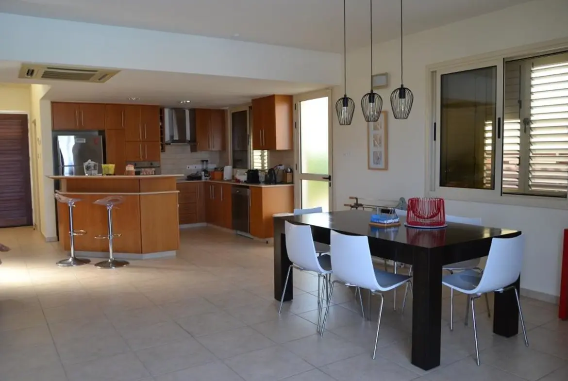 Three bedroom detached house for sale in Pervolia with private pool close to the beach (7) Three bedroom detached house for sale in Pervolia with private pool close to the beach