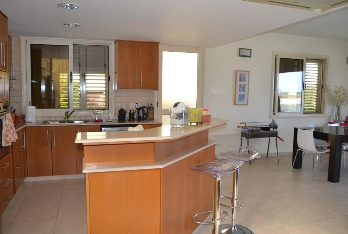 Three bedroom detached house for sale in Pervolia with private pool close to the beach (9) Three bedroom detached house for sale in Pervolia with private pool close to the beach