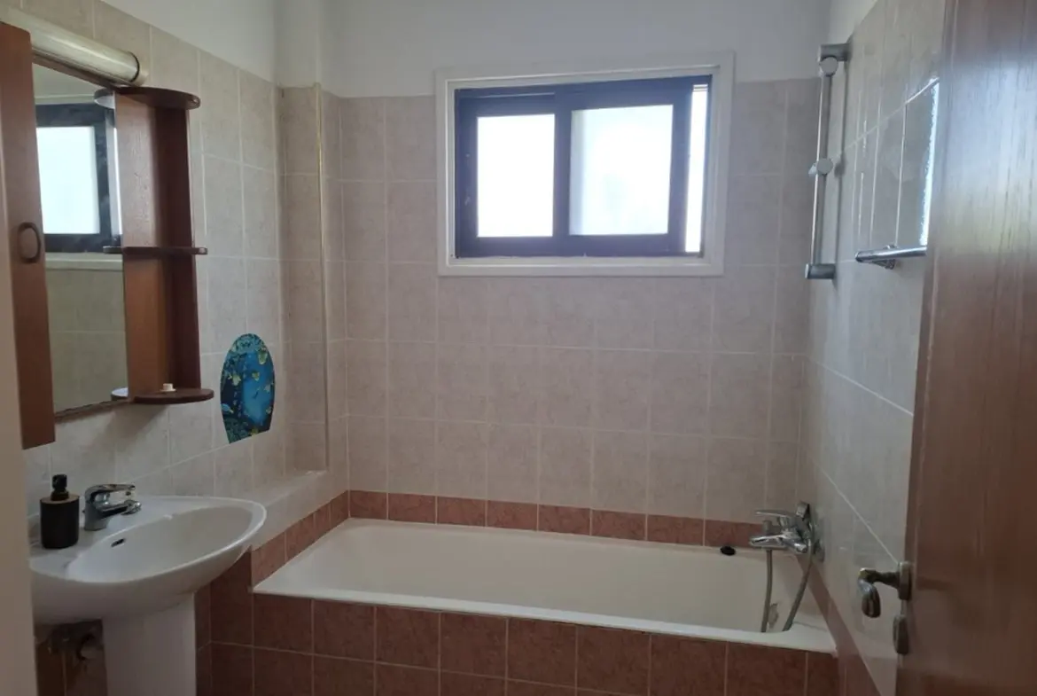 Two Bedroom Apartment for Sale in the Mackenzy Area (6)