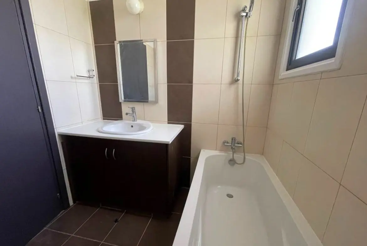 Two bed penthouse with sea views in mazotos (1)