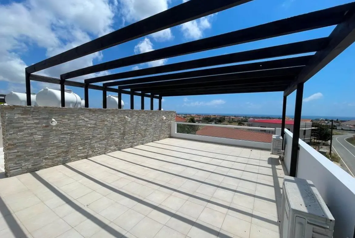 Two bed penthouse with sea views in mazotos (5)