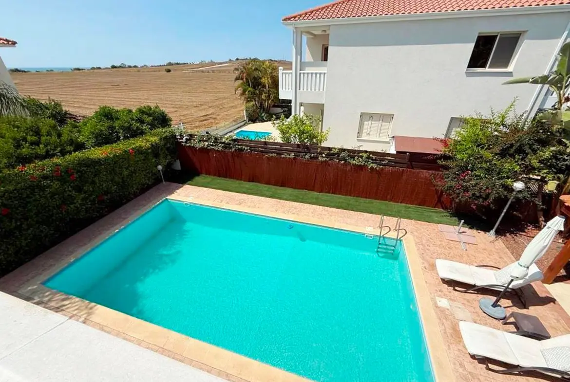 detached four bedroom villa (10)