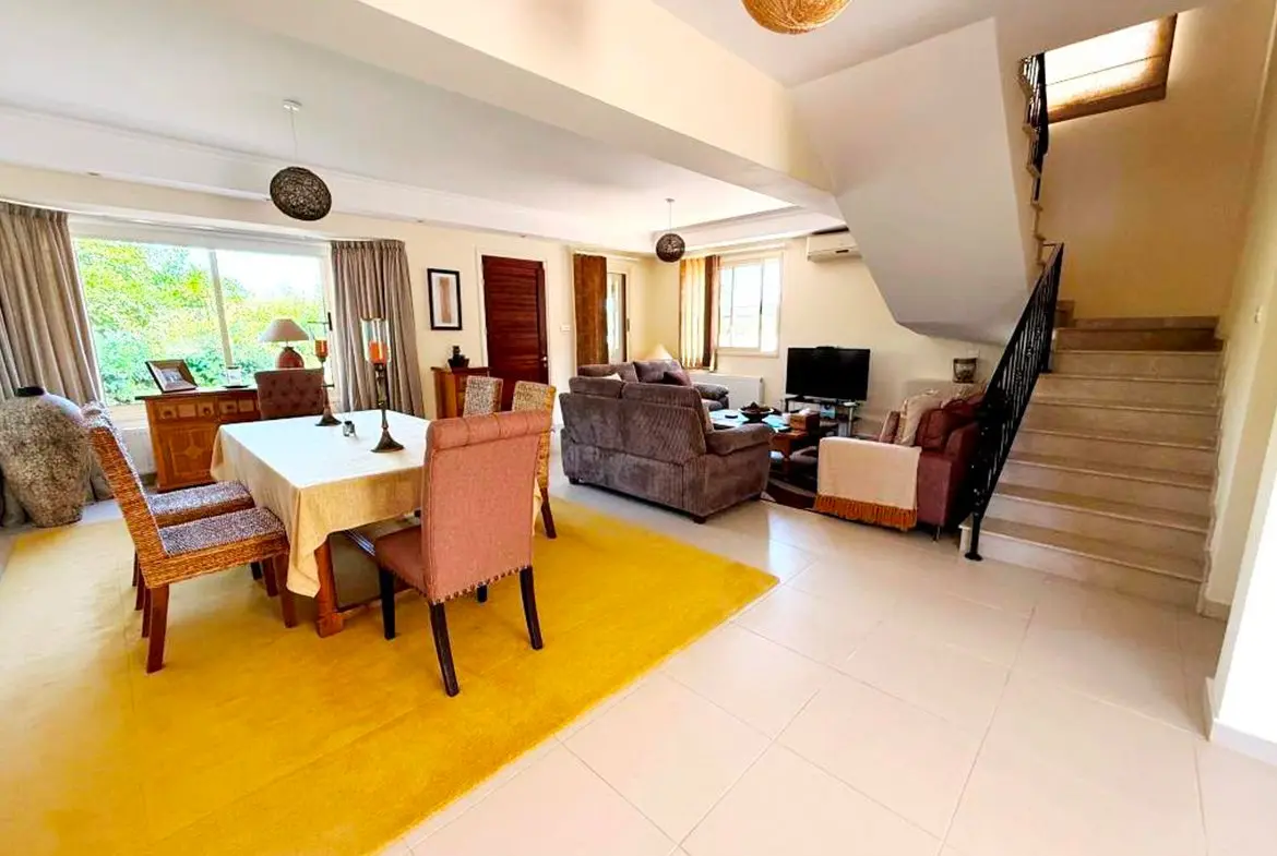 detached four bedroom villa (19)