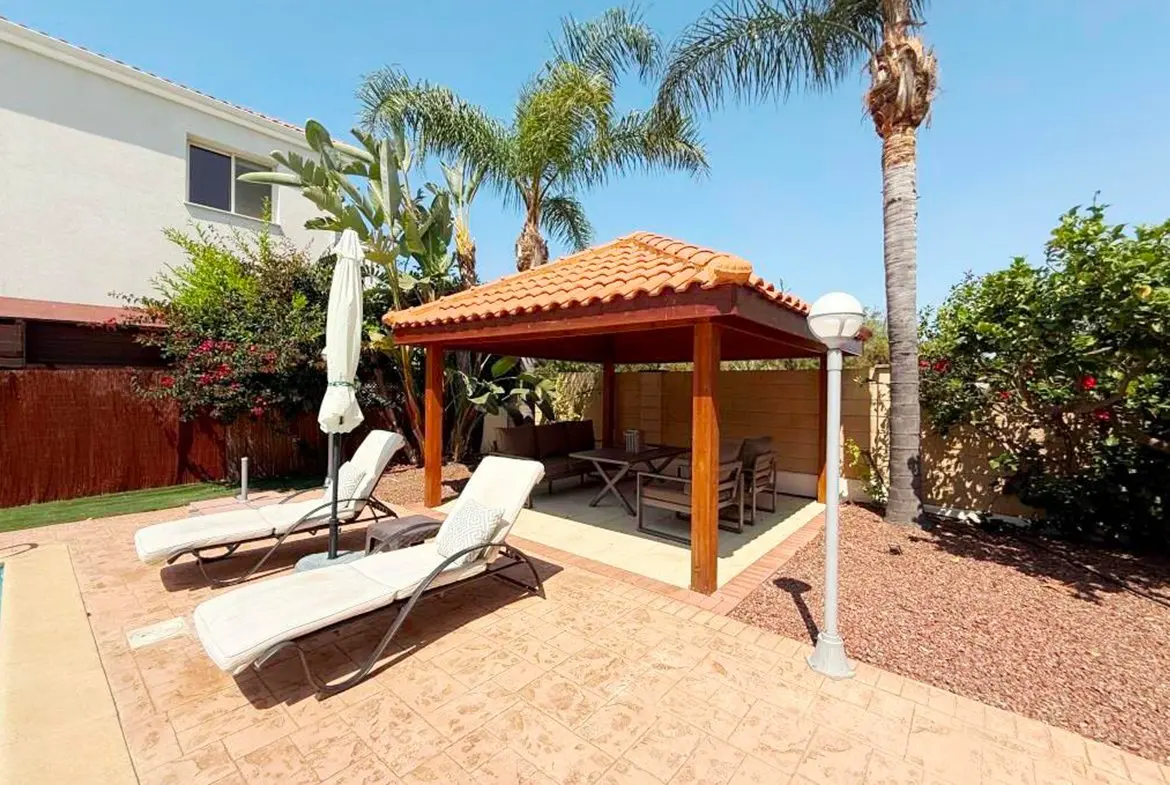 detached four bedroom villa (2) detached four bedroom villa for sale in Pervolia Larnaca