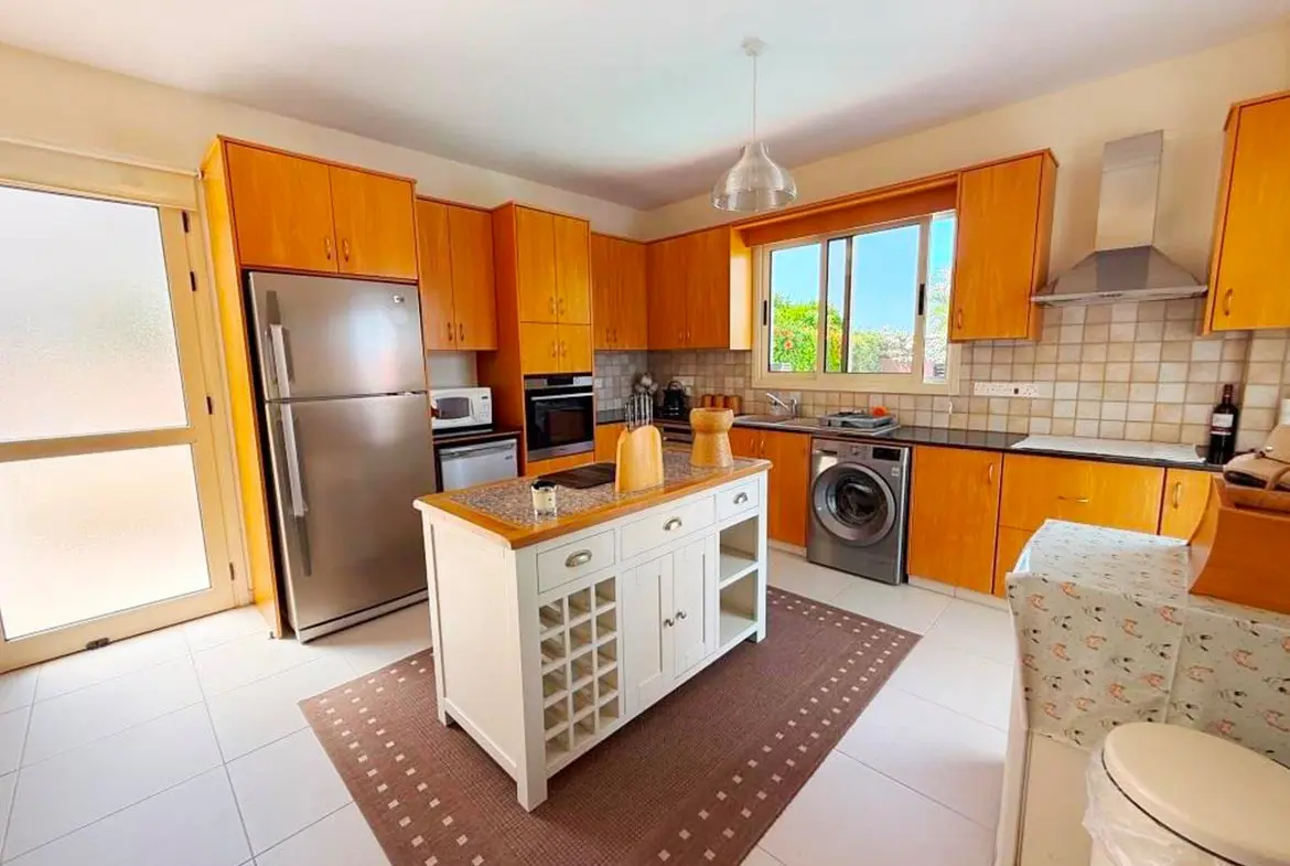 detached four bedroom villa (20) detached four bedroom villa for sale in Pervolia Larnaca