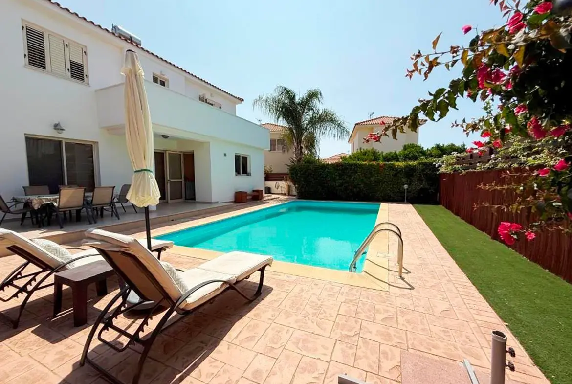detached four bedroom villa (3) detached four bedroom villa for sale in Pervolia Larnaca