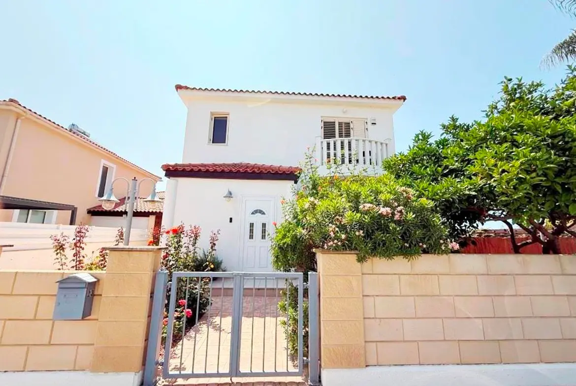 detached four bedroom villa (6) detached four bedroom villa for sale in Pervolia Larnaca